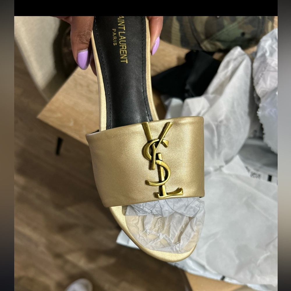 Gold inspired sandal in a euro size 39 8.5 women’s US